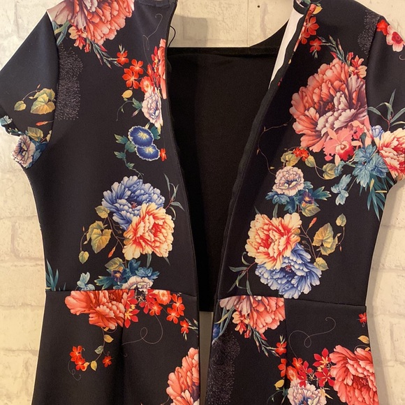 NWT Gorgeous Lipsy London Floral Dress Size 12 - Picture 9 of 12